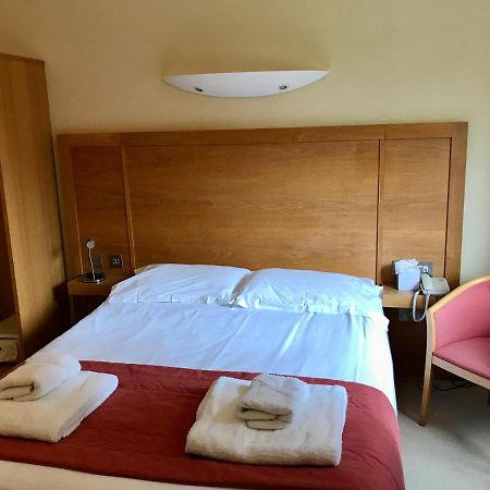Winford Manor Hotel ภายนอก รูปภาพ