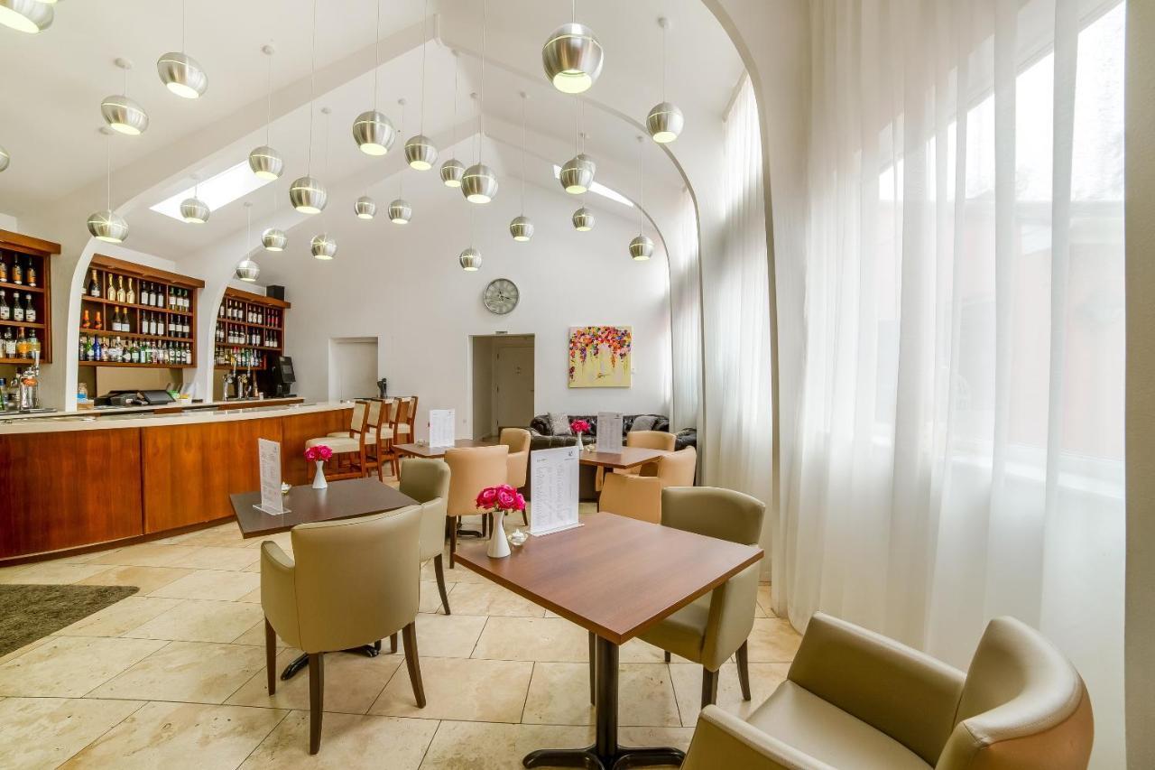 Winford Manor Hotel ภายนอก รูปภาพ